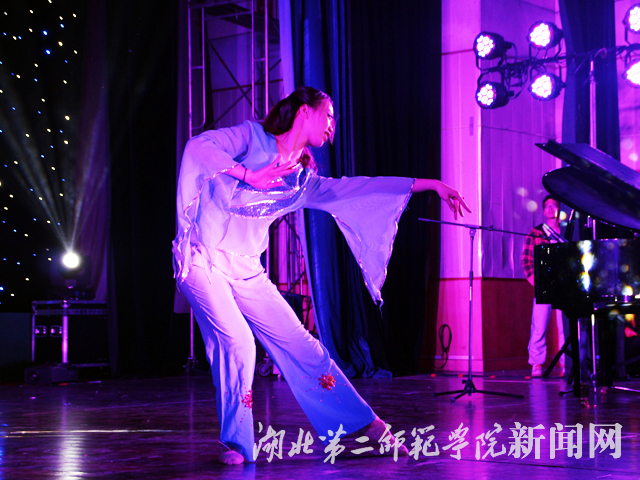 1.舞蹈《你的眼神》.jpg