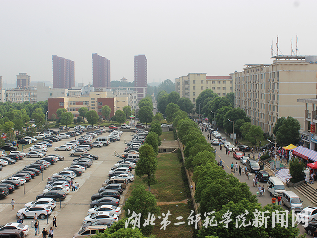 8.开学季 车辆人群高峰期.jpg