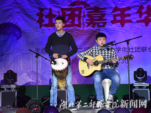 3.敢敢吉他社表演.jpg