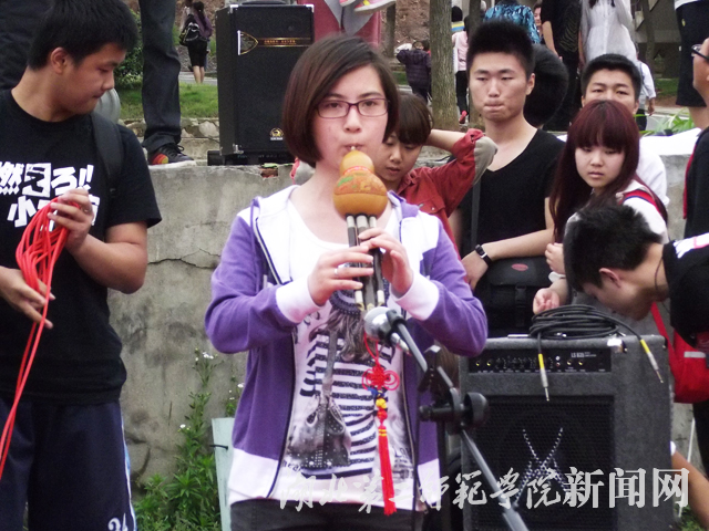 4.葫芦丝演奏.jpg