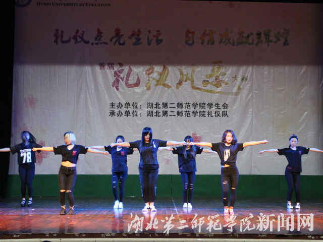 8.他她街舞社助阵.jpg