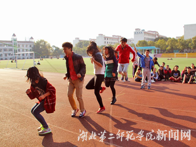 1.舞动长绳.jpg