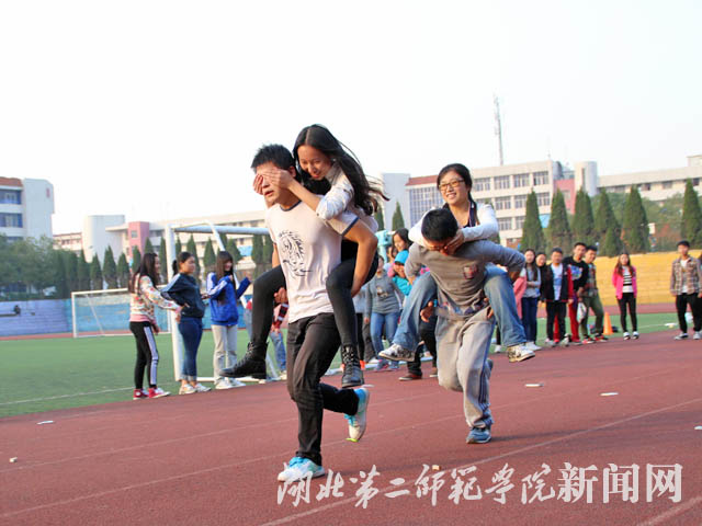 5.“瞎子”背“瘸子”.jpg