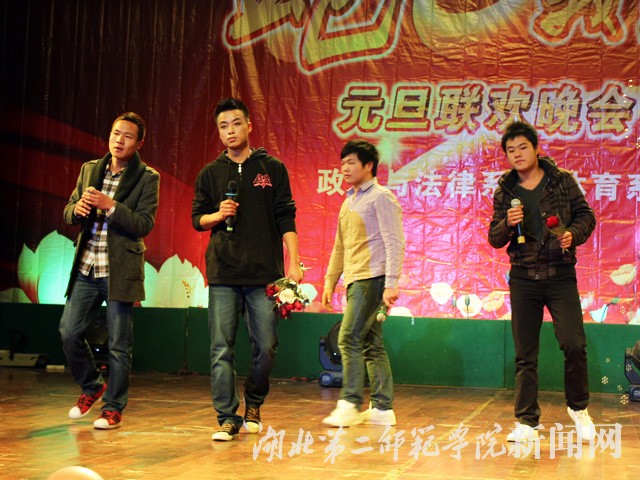 11.《至少还有你》.jpg