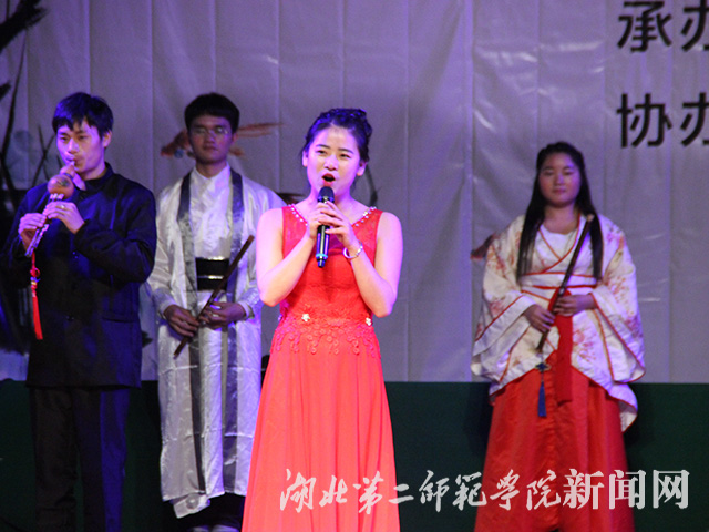 13.歌乐串烧:《不可说+映山红》.jpg