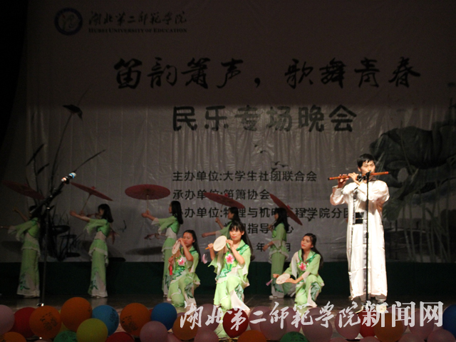 3.竹笛独奏:《清明雨上》.jpg