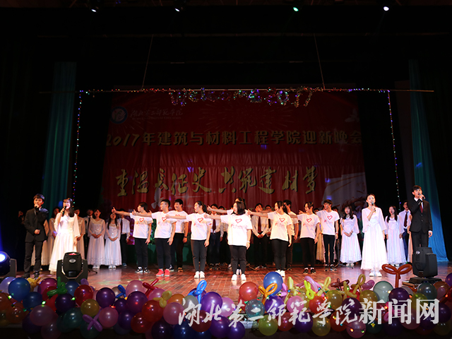 14.大合唱+手语.jpg