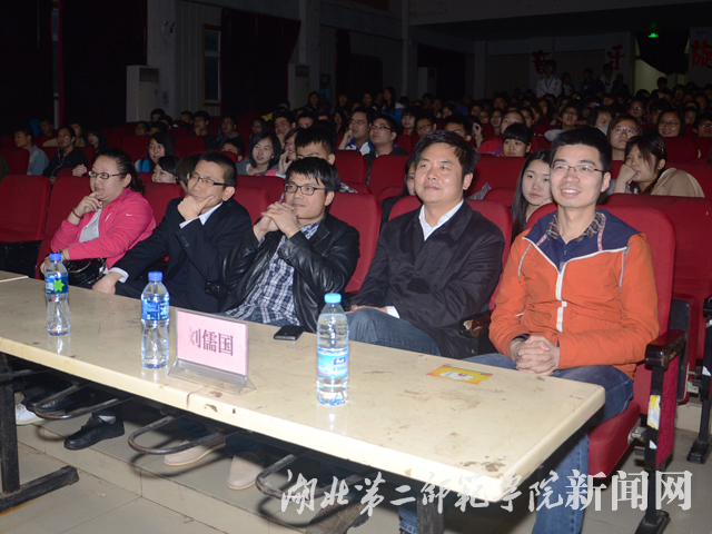 2、学工部领导、老师出席.jpg