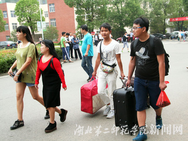 1.2015级新生入学.jpg