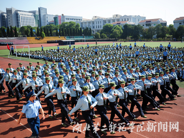6 同学们矫健的步伐.jpg