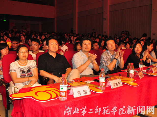 2.现场评委老师.jpg