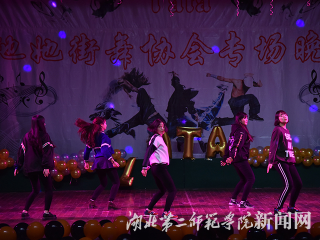 7.文华学院MK舞团.jpg