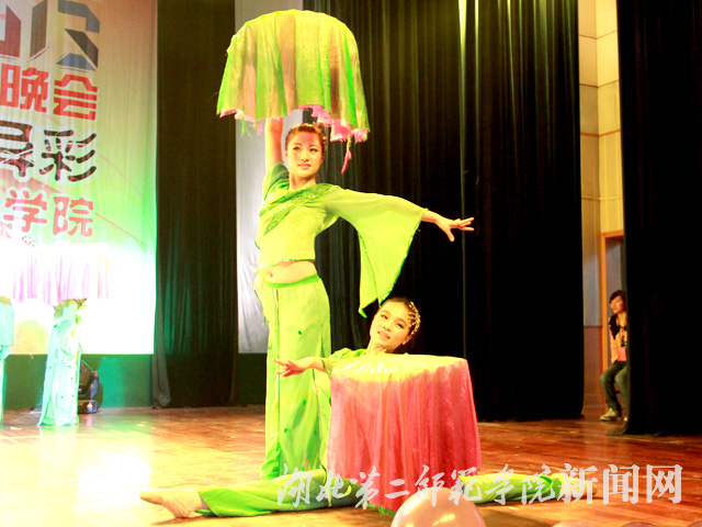 9 扇子舞《咏荷》.jpg