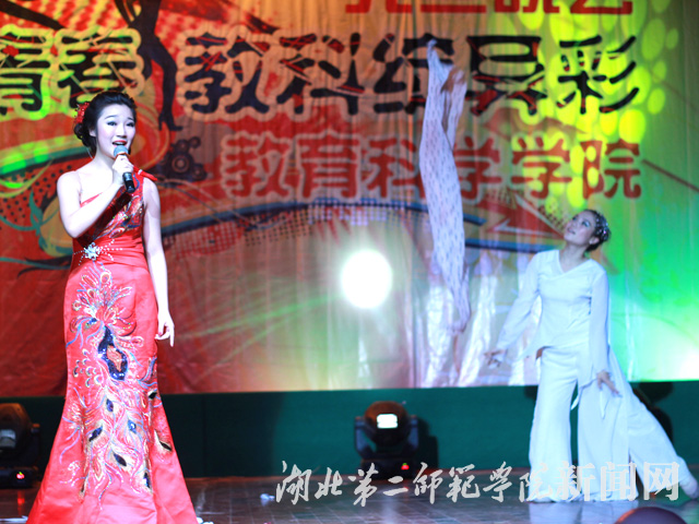 4 歌伴舞《绒花》.jpg