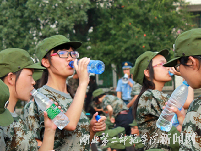 4.休息喝水.jpg