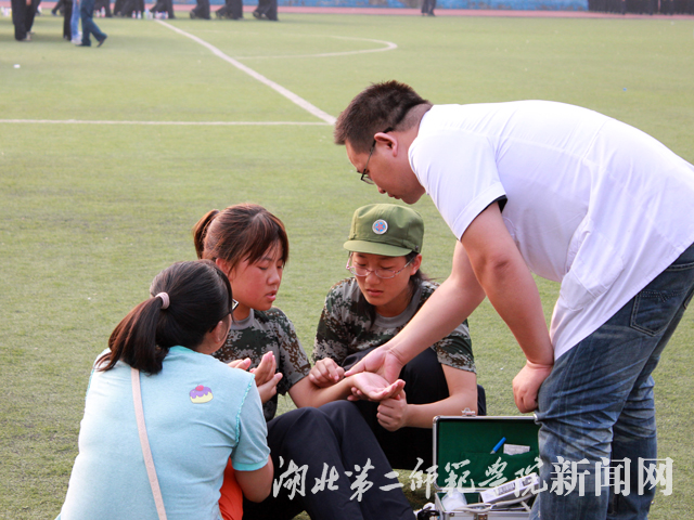 5.校医应对突发状况.jpg