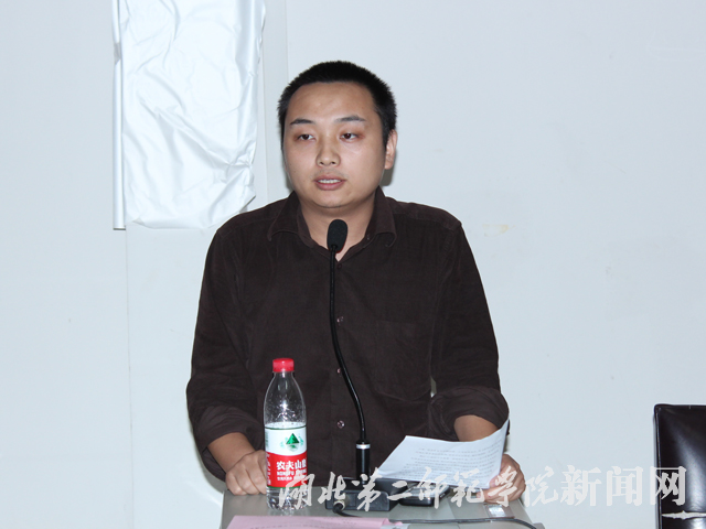 8.宦忠虎老师向同学们强调安全方面的相关问题.JPG