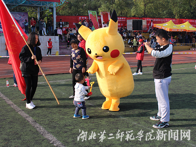 10.艺院玩偶入阵运动会.jpg
