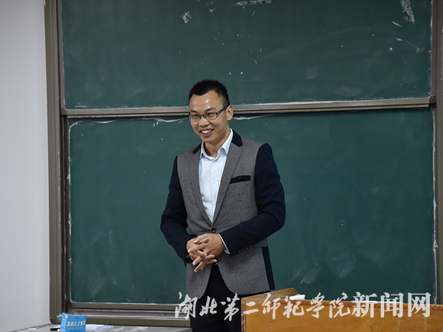 6.评委点评.jpg