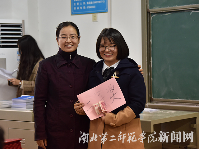 8.颁奖2.jpg