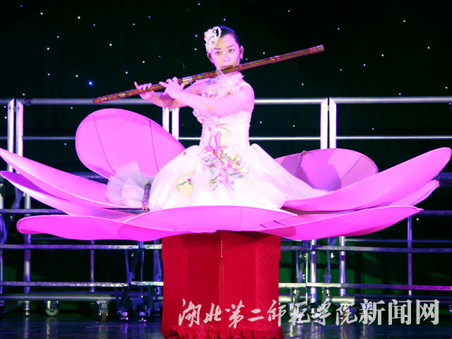 3、我校艺术系 竹笛《龙笛》 .jpg
