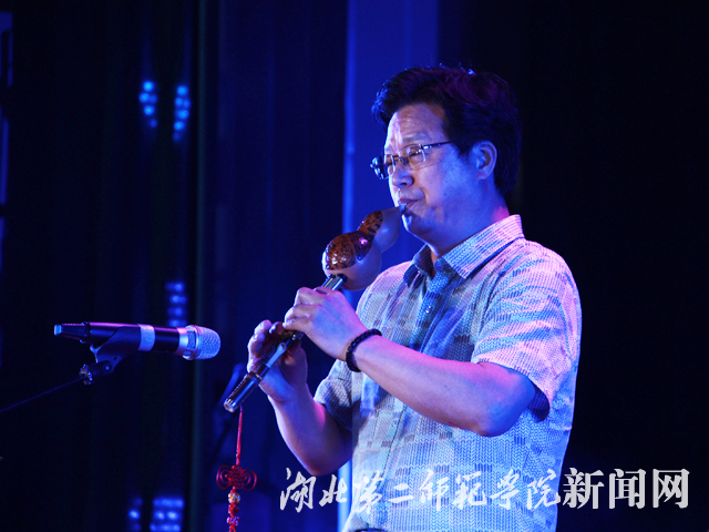 2、胡家勇老师葫芦丝演奏.jpg