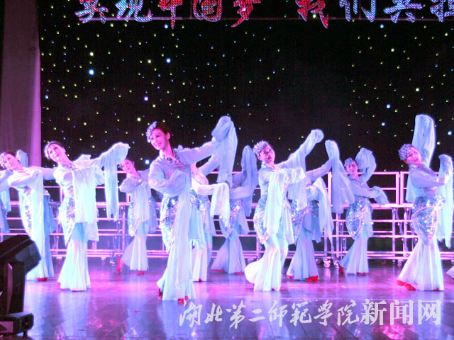 1、省老干部艺术团 舞蹈《夜深沉》 .jpg