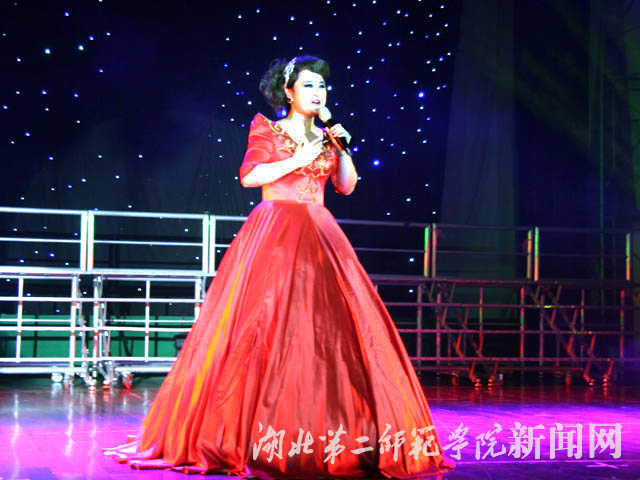 9、女声独唱《梦想要打开》 .jpg