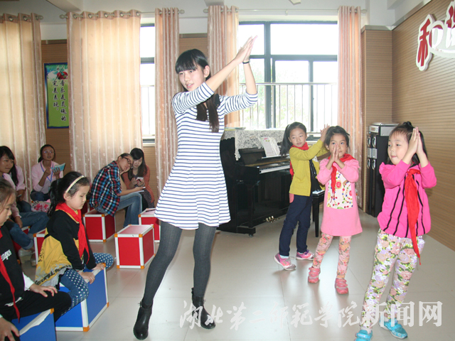 2.欢快的舞蹈课.jpg