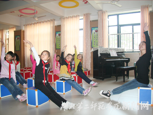 6.整齐一致的舞蹈动作.jpg
