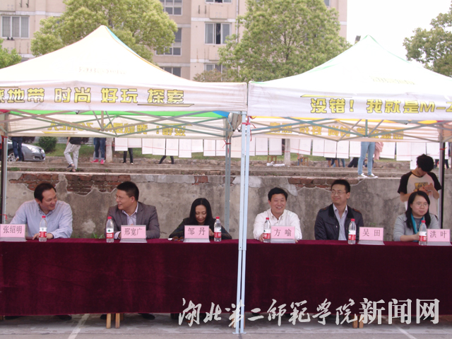 1.各部门领导出席.jpg