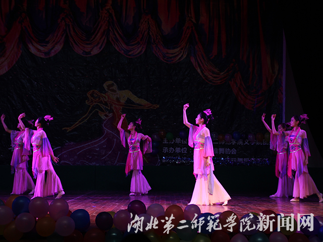 4.民族舞《梁祝》.jpg