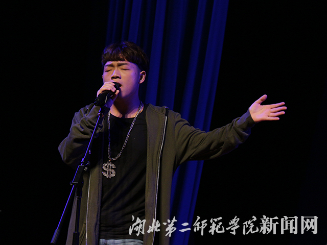 7.逆梦音乐社张科伟演唱.jpg