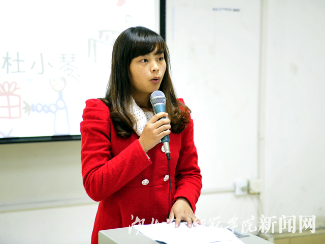 6 校志愿者协会副主席、“快乐童心”支教志愿服务总队队长杜小琴做总队筹建工作汇报.jpg