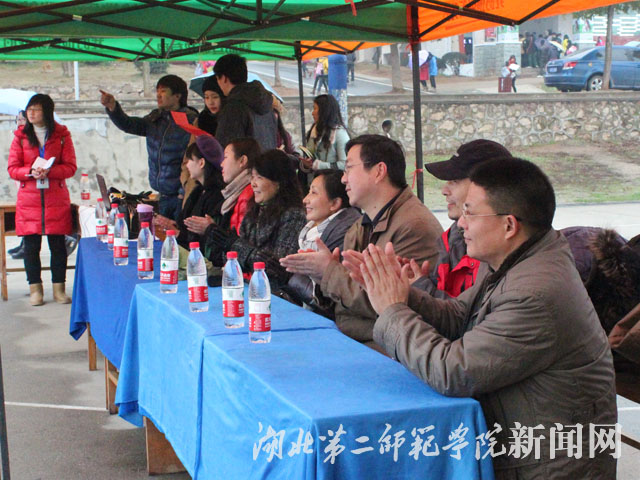 2.领导出席此次送春联活动.jpg