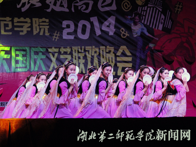 4.民族舞《古扎丽古丽》表演.jpg