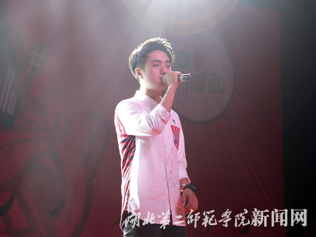3.“国民学长”夏恒献唱二师.jpg