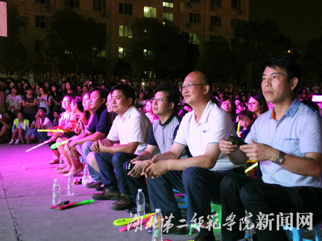 2.出席领导.jpg