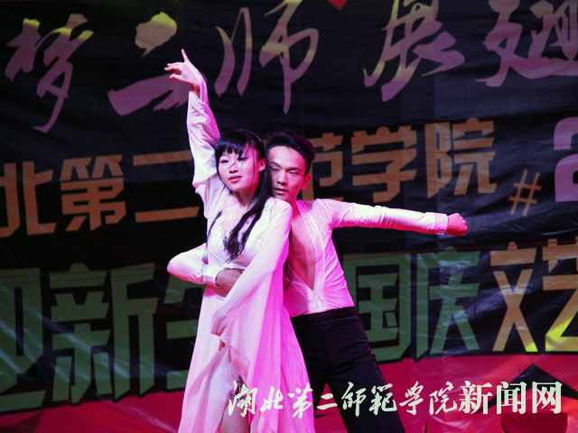 1.开场舞表演.jpg