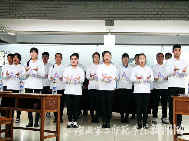 5.手语表演献爱心.jpg