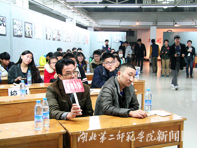 2.慈善爱心竞拍现场.jpg