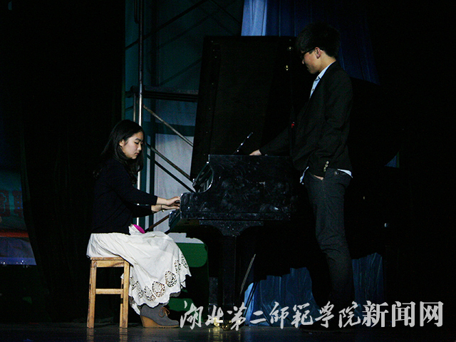 2.钢琴演奏-童年的回忆.jpg
