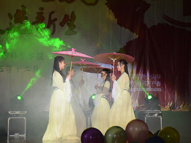 尚雪莹 摄.jpg