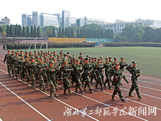 3.女队方阵.jpg