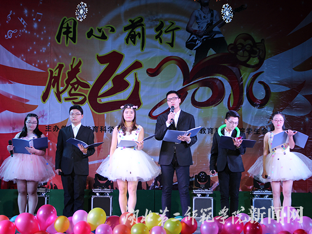 10.诗朗诵”四年“.jpg
