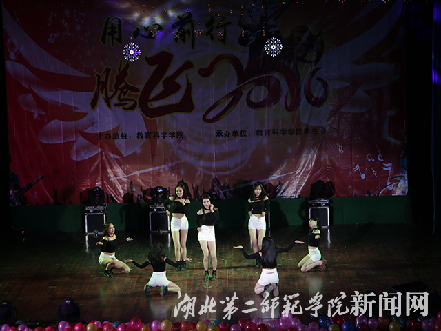 3.开场舞.jpg