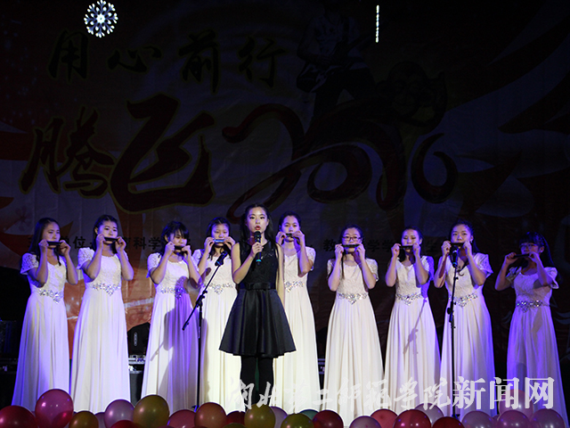 6.歌唱《虫儿飞》.jpg