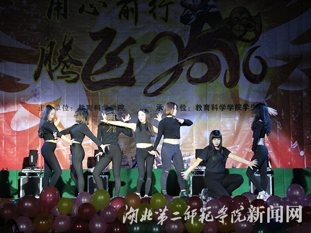 5.Spark街舞表演.jpg