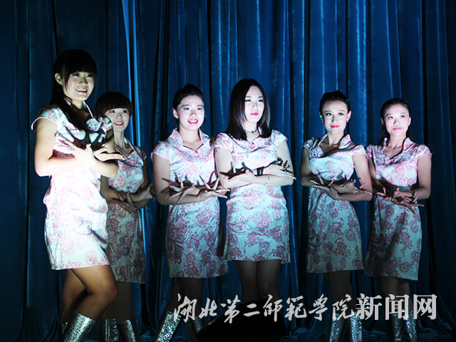 9.舞蹈“落花情”.jpg