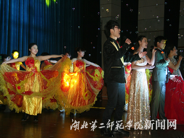 11.四重唱“武汉人”.jpg